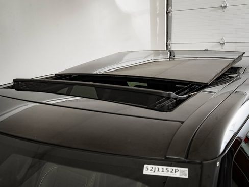 Used 2023 Land Rover Discovery S R-Dynamic image 14