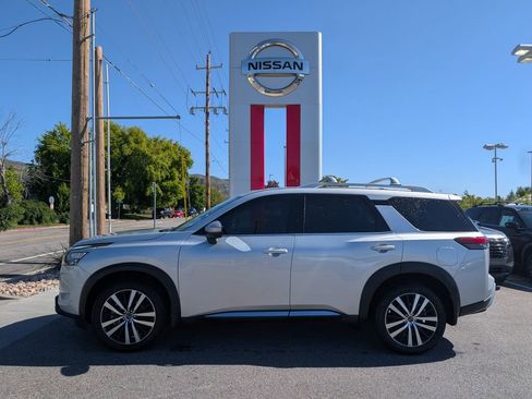 Used 2025 Nissan Pathfinder Platinum AWD/4WD image 1