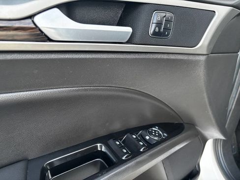 Used 2016 Ford Fusion SE w/ Equipment Group 202A image 25