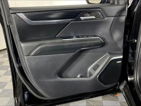 Used 2024 GMC Acadia Elevation image 24