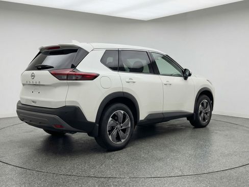 Used 2025 Nissan Rogue SV image 9