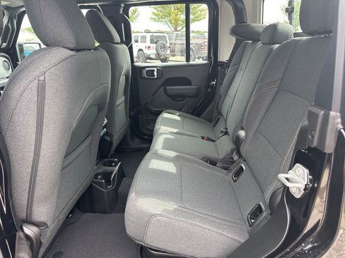 New 2025 Jeep Gladiator Sport image 42