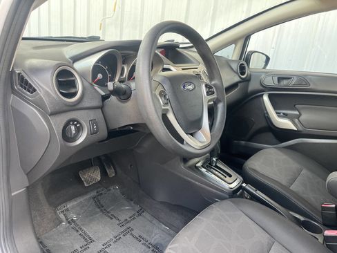 Used 2013 Ford Fiesta SE image 10