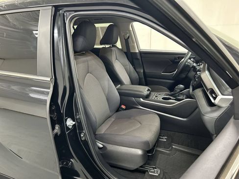 Used 2023 Toyota Highlander L AWD/4WD image 23