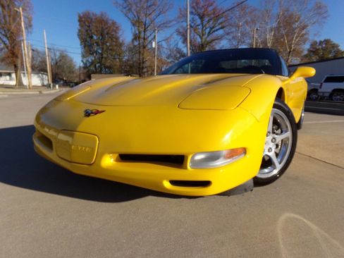 Used 2001 Chevrolet Corvette Convertible w/ Preferred Equipment Group2 RWD image 11