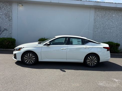 New 2026 Nissan Altima 2.5 SV FWD image 3