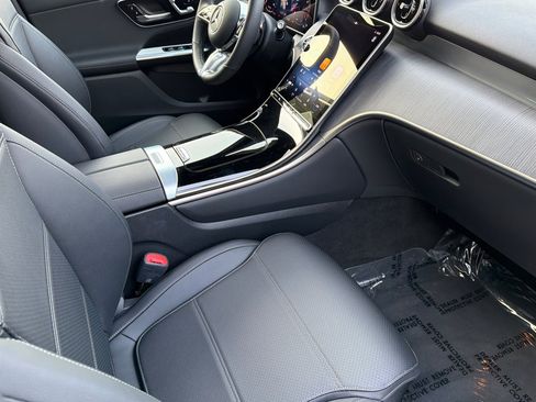 Certified 2025 Mercedes-Benz GLC 300 4MATIC image 18