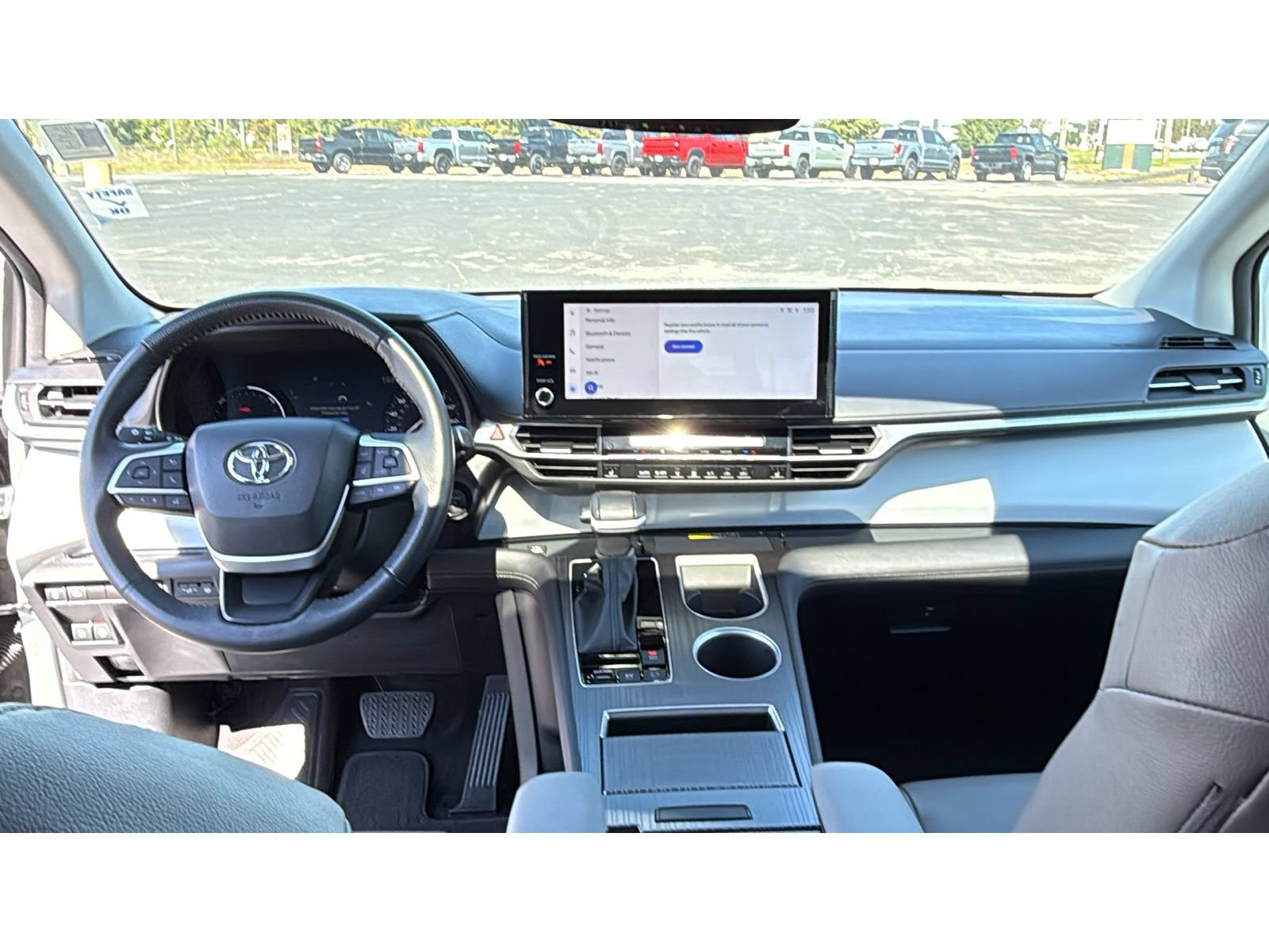 Certified 2025 Toyota Sienna XLE FWD image 38