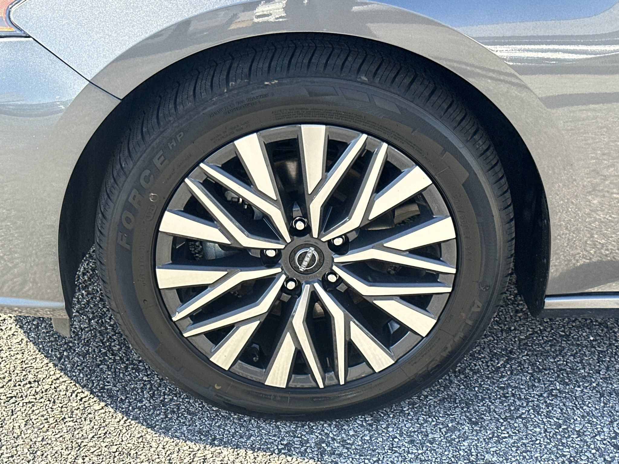 Used 2025 Nissan Altima 2.5 SV FWD image 11