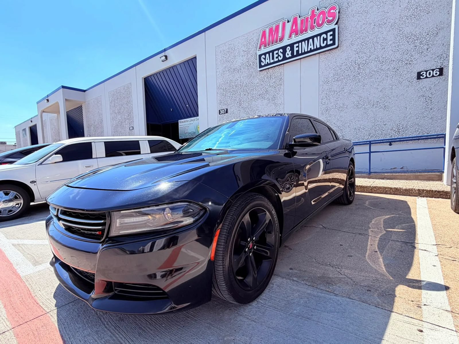 Used 2017 Dodge Charger SXT w/ Driver Confidence Group RWD image 1