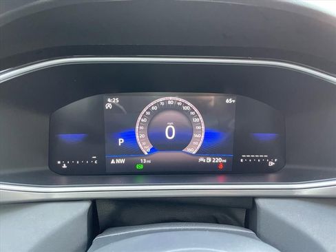 New 2026 Volkswagen Taos SE FWD image 9