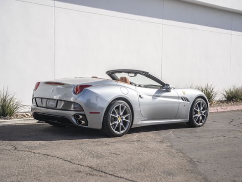 Used 2010 Ferrari California image 5