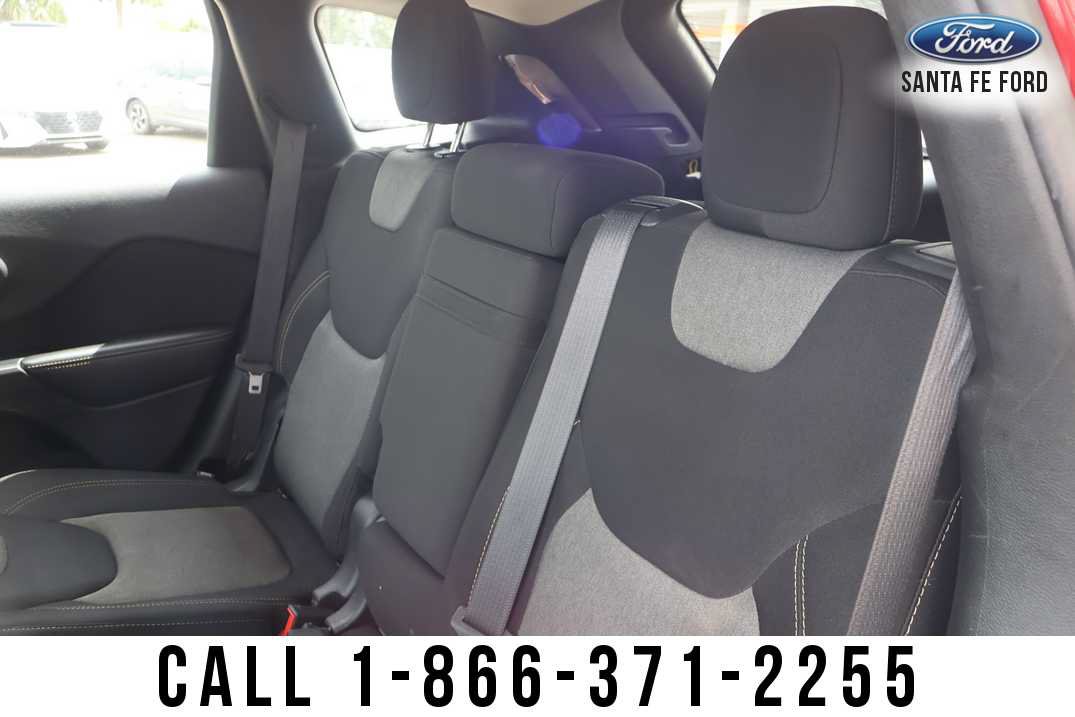 Used 2016 Jeep Cherokee Sport FWD image 16
