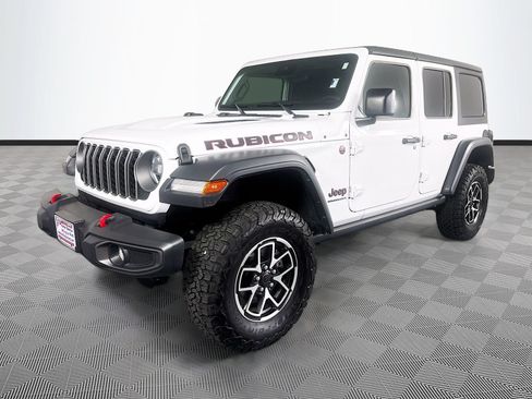 Used 2025 Jeep Wrangler Unlimited Rubicon AWD/4WD image 3