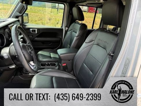 Used 2023 Jeep Wrangler Unlimited Sahara w/ Cold Weather Group AWD/4WD image 16