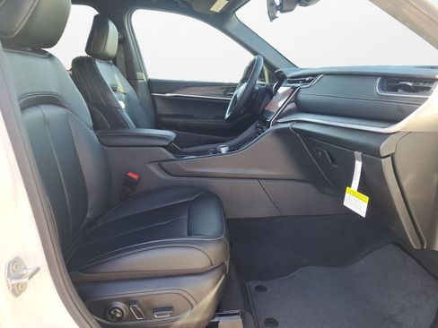 New 2025 Jeep Grand Cherokee L Limited image 24