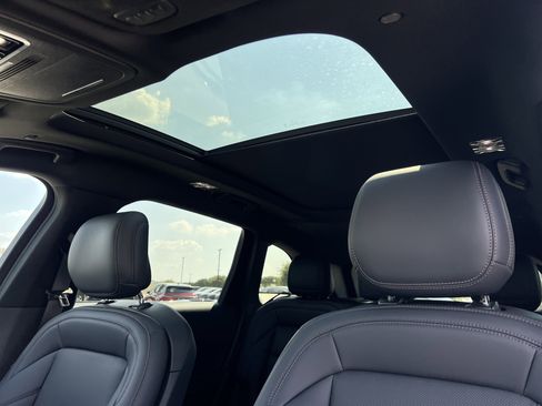 New 2025 Lincoln Nautilus Premier w/ Equipment Group 102A image 27