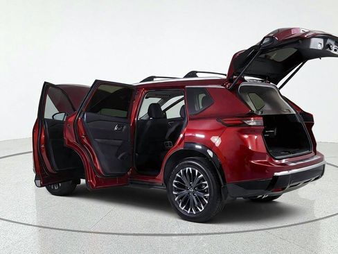 Used 2025 Nissan Rogue Platinum FWD image 12