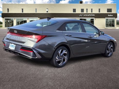 New 2026 Hyundai Elantra Limited FWD image 3
