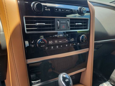 Used 2024 INFINITI QX80 Sensory w/ Cargo Package AWD/4WD image 17
