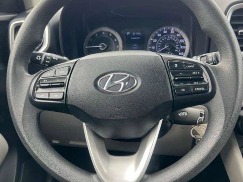 Used 2020 Hyundai Venue SEL image 25