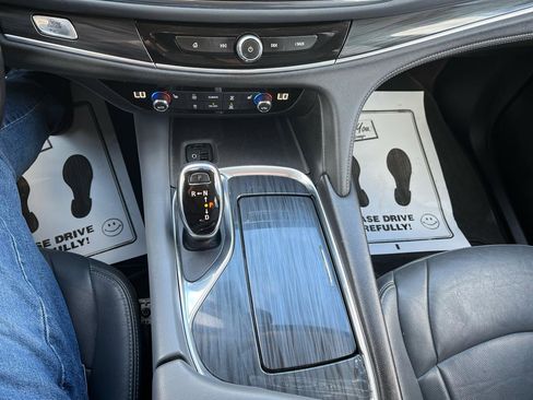 Used 2020 Buick Enclave Essence w/ Sport Touring Edition image 17