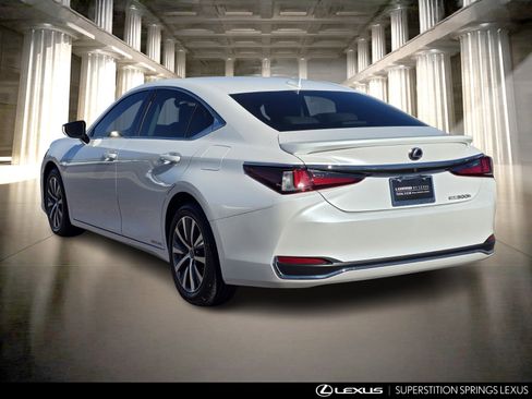 Certified 2019 Lexus ES 300h w/ Accessory Package image 7