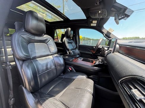 Used 2019 Lincoln Navigator L Reserve AWD/4WD image 14