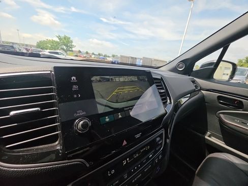 Certified 2025 Honda Passport Black Edition image 21