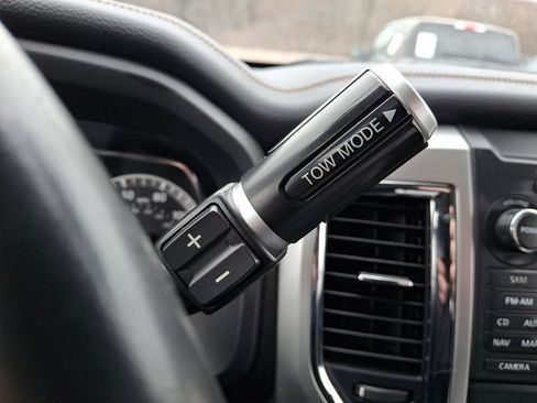 Used 2017 Nissan Titan SL image 22