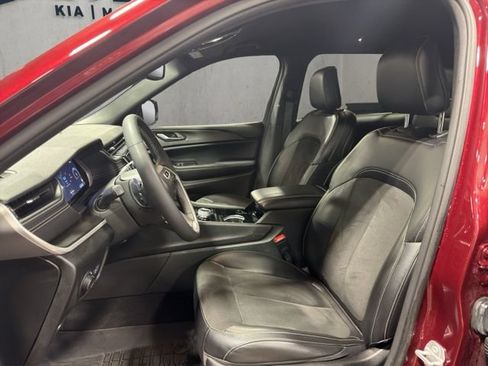 Used 2023 Jeep Grand Cherokee L Laredo AWD/4WD image 3