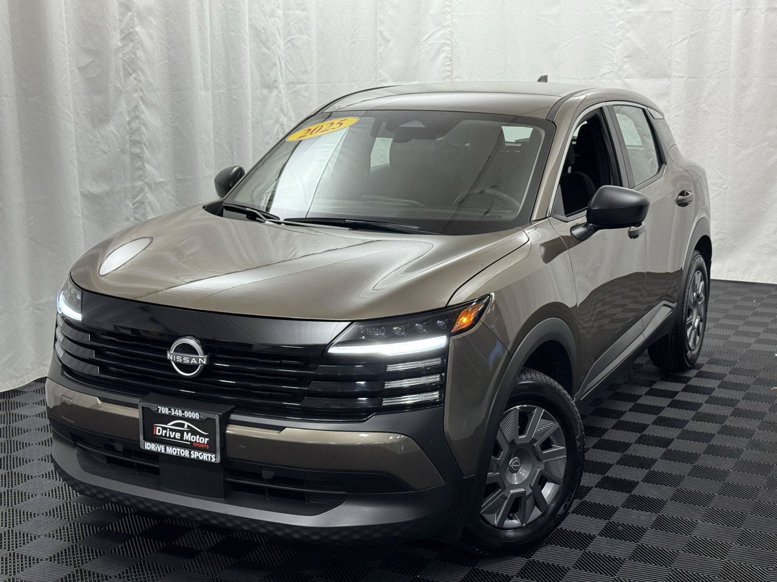 Used 2025 Nissan Kicks S AWD/4WD image 2