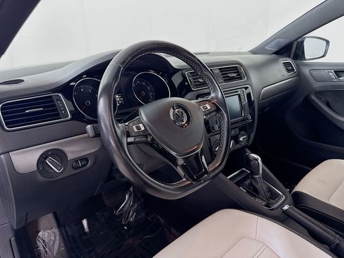 Used 2016 Volkswagen Jetta Sport FWD image 4