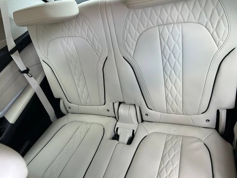 Used 2022 BMW X7 xDrive40i w/ Premium Package AWD/4WD image 48