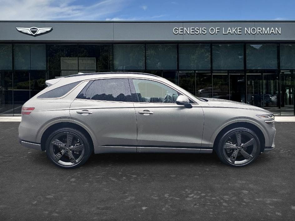 Used 2022 Genesis GV70 2.5T w/ Sport Prestige Package AWD/4WD image 4