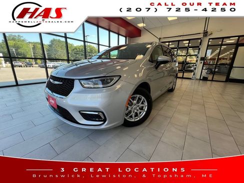 Used 2023 Chrysler Pacifica Touring-L FWD image 1
