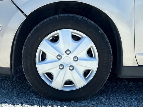 Used 2009 Nissan Versa 1.8 S FWD image 12