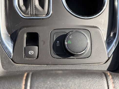 Used 2020 Chevrolet Traverse LS image 29