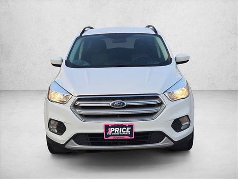 Used 2018 Ford Escape SE FWD image 2