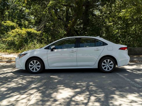 Used 2022 Toyota Corolla LE FWD image 6