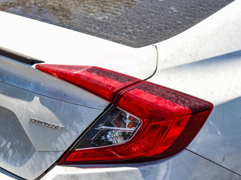 Used 2019 Honda Civic Sport image 9