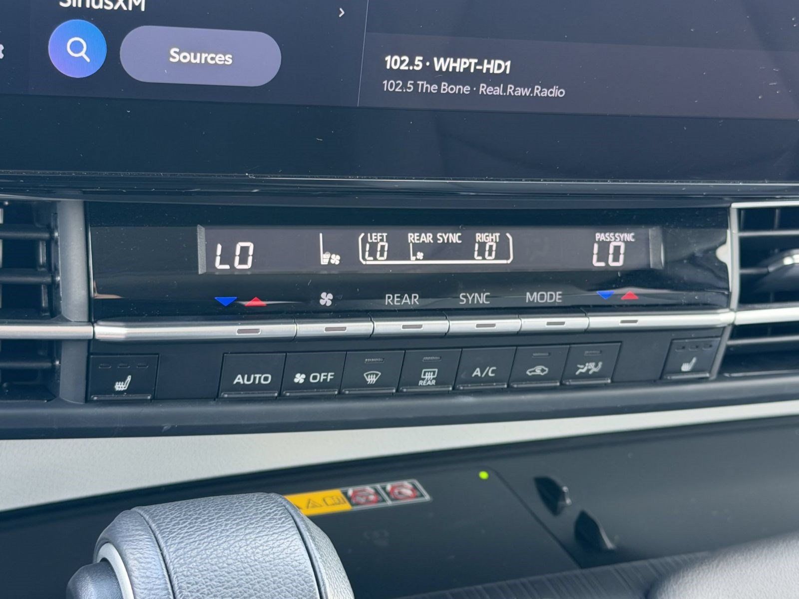 Used 2026 Toyota Sienna XLE FWD image 20