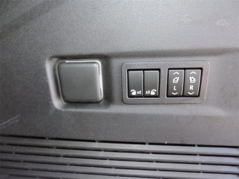 Certified 2023 GMC Yukon XL AT4 image 22