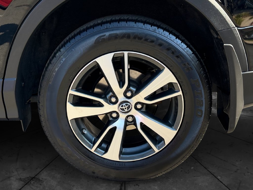 Used 2018 Toyota RAV4 XLE w/ Plus Extra Value Package AWD/4WD image 27