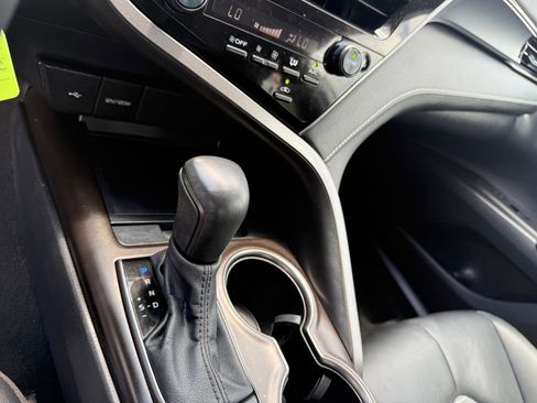Used 2024 Toyota Camry SE FWD image 19