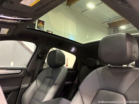 Used 2022 Porsche Cayenne Turbo AWD/4WD image 33