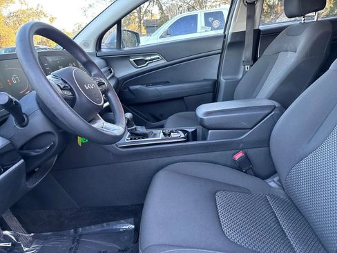 Used 2024 Kia Sportage LX image 10