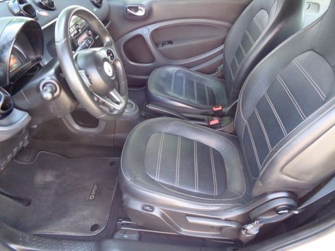 Used 2016 smart fortwo passion image 15