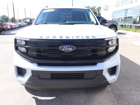 New 2025 Ford Expedition Active image 6