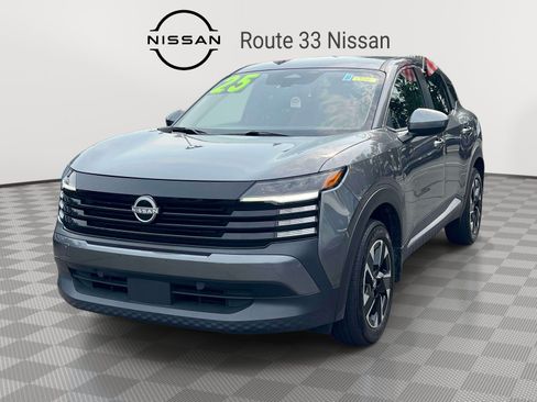 Used 2025 Nissan Kicks SV AWD/4WD image 2
